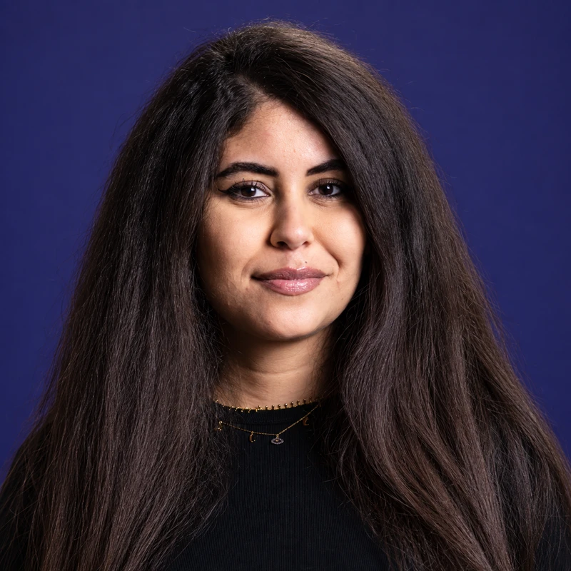 Dorra, Community Manager